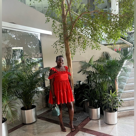 Meet your Posher, Ama - Picture 3 of 4